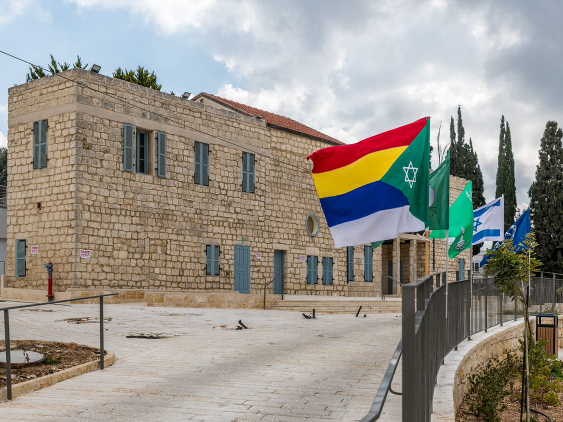 haifa-acre/oliphant.jpg